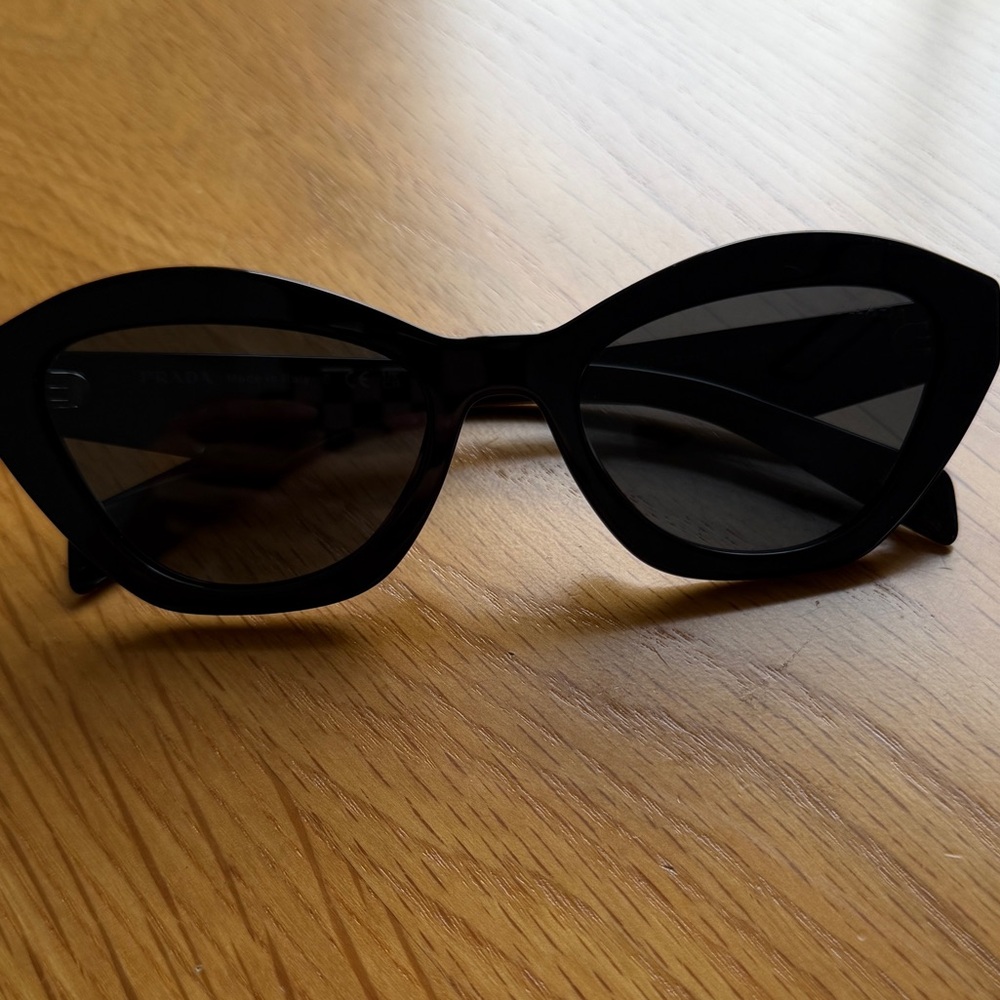 BRAND NEW PRADA SUNGLASSES - Picture 5 of 7